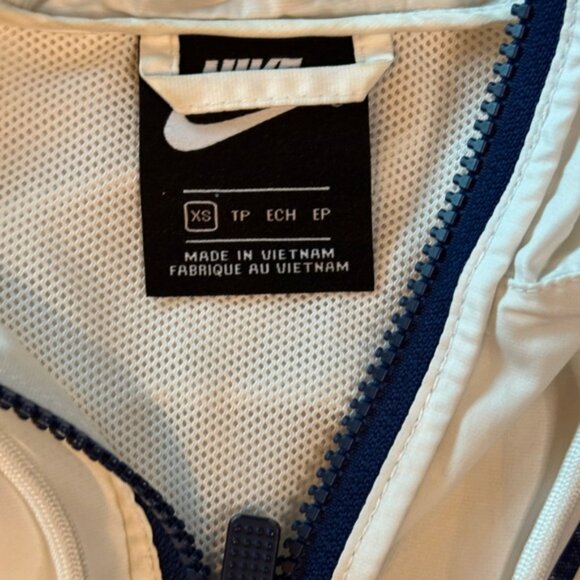 Nike Essentials Retro Windbreaker Hooded Light Jacket Size XS - Picture 2 of 5
